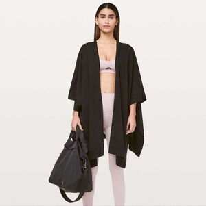 Lululemon Free To Coast Wrap in Black OS NWT